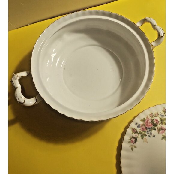 Vintage Royal Albert "Moss Rose" Handled & Lidded Soup/Vegetable 12" Tureen - Picture 7 of 14
